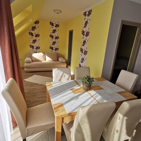 Szabo Apartman Sárvár Екстериор снимка