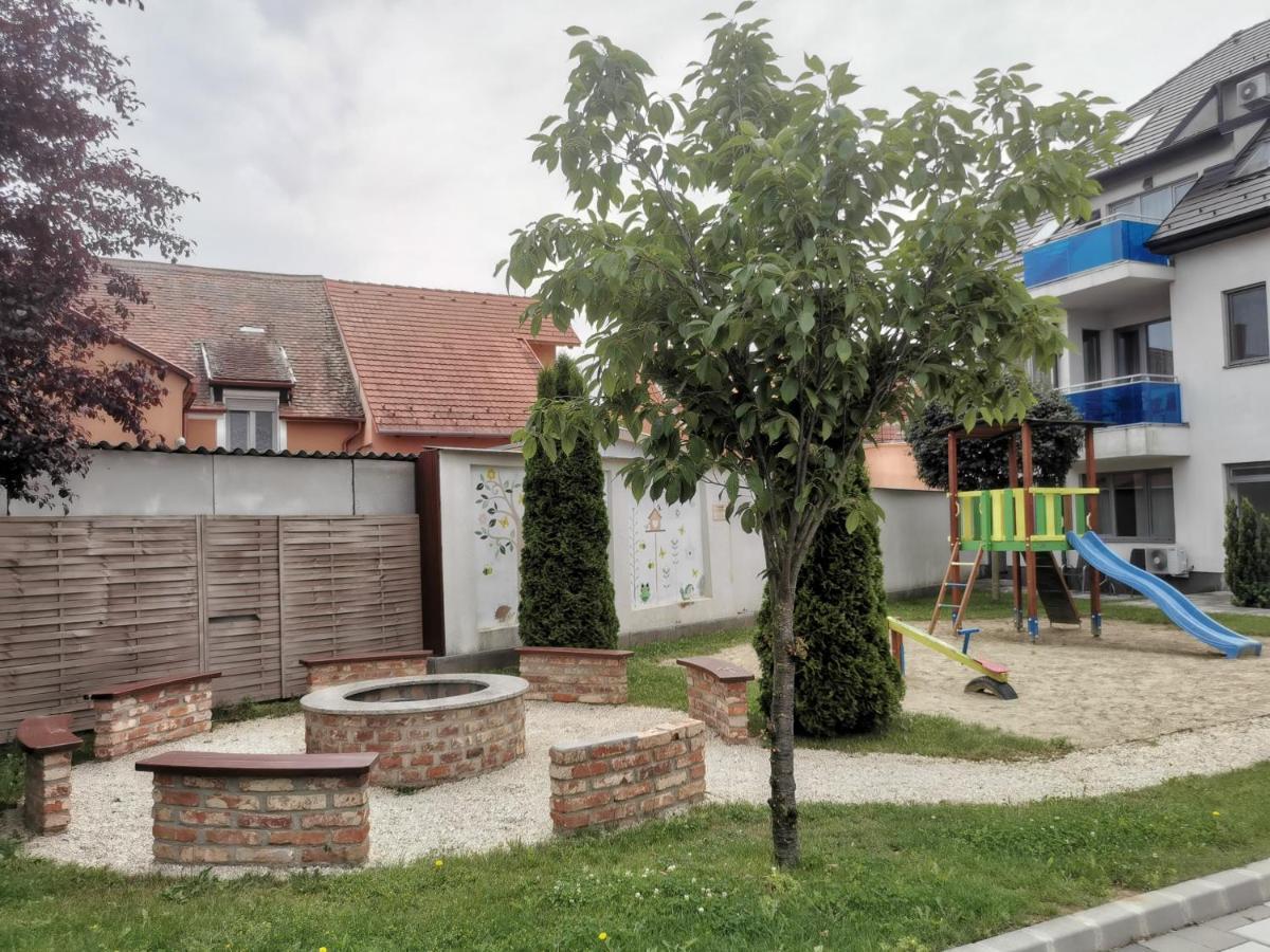 Szabo Apartman Sárvár Екстериор снимка